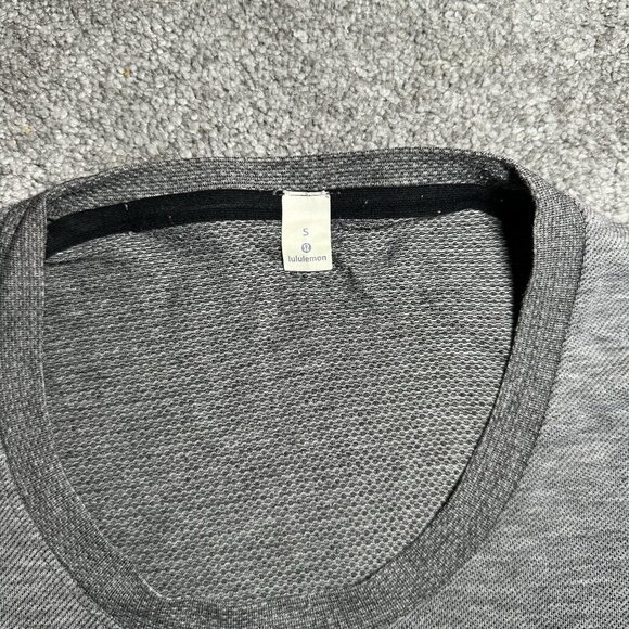 Lululemon Heather Gray Performance Short Sleeve Shirt Mens Small Stretch - Picture 3 of 10